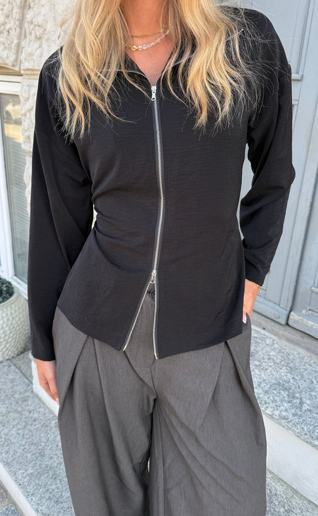 Say INA Copenhagen Bluse - Zenia Zip - Black