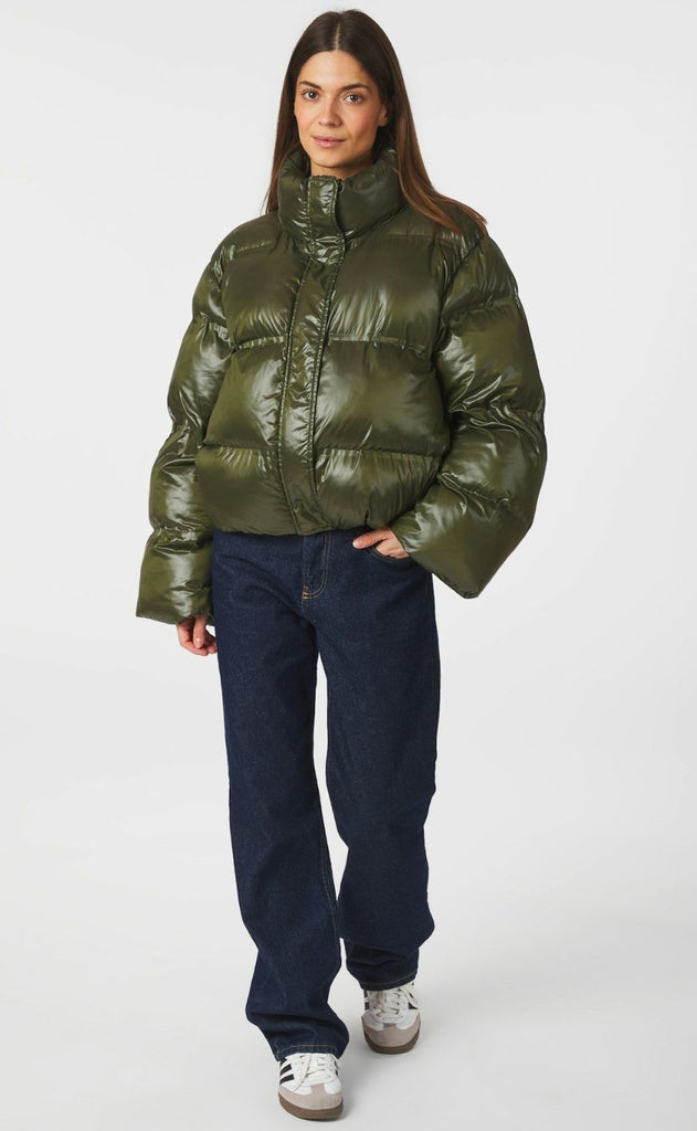 Neo Noir Jakke - Rhea Shiny Puffer - Olive