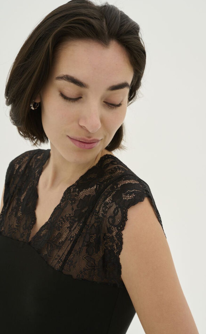 Culture Topp - Poppy Lace - Black
