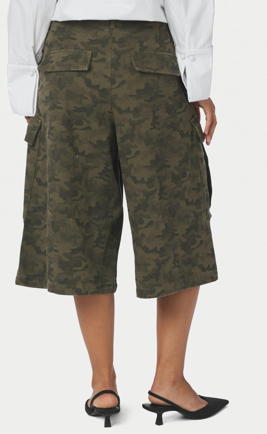 Neo Noir Shorts - Islana - Camou
