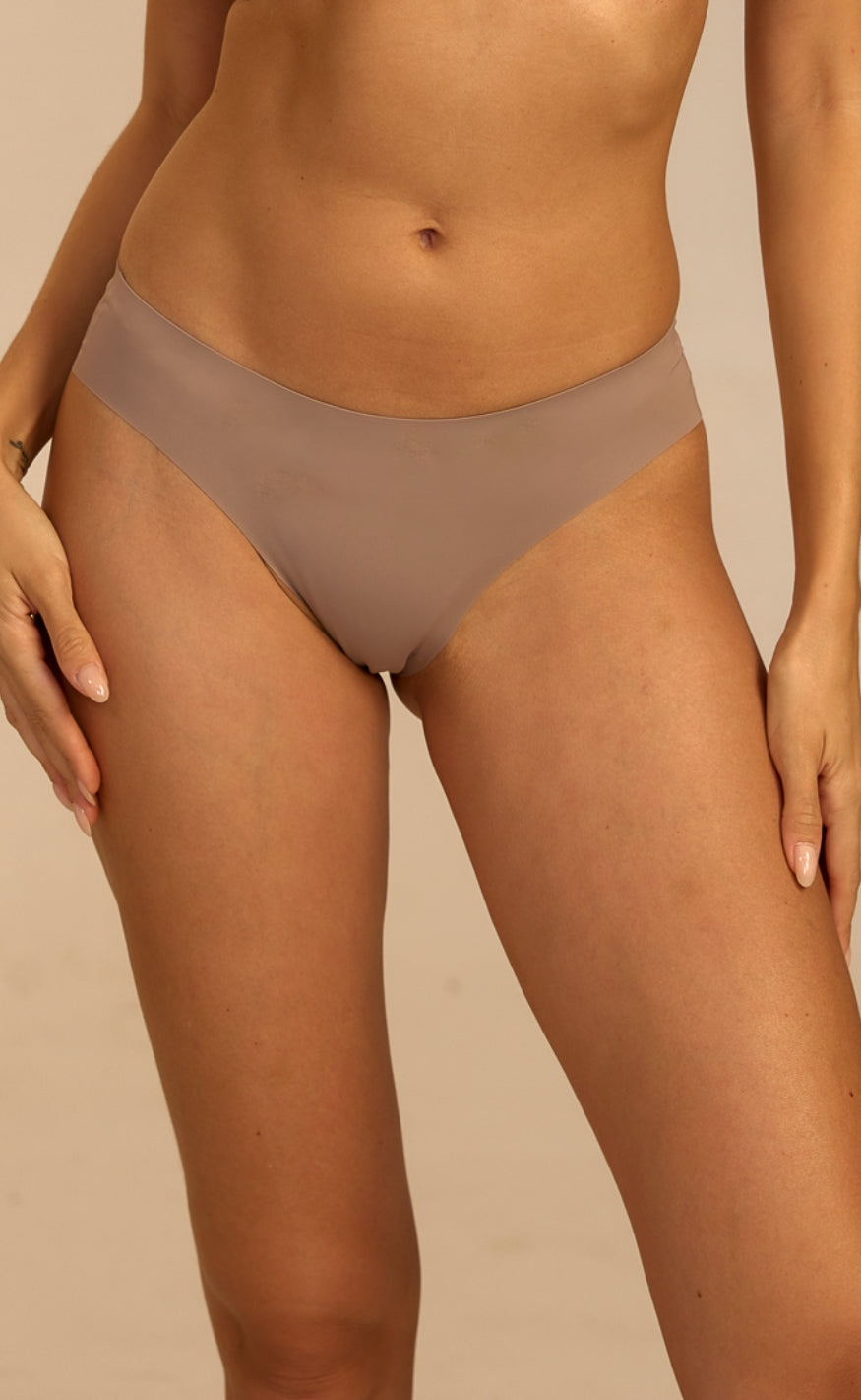 FemiFemme Truse - Invisible Soft Brazilian String - Soft Mocha