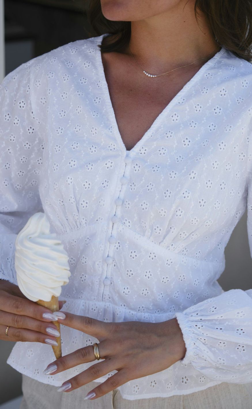 Neo Noir Bluse - Neroni Embroidery - White