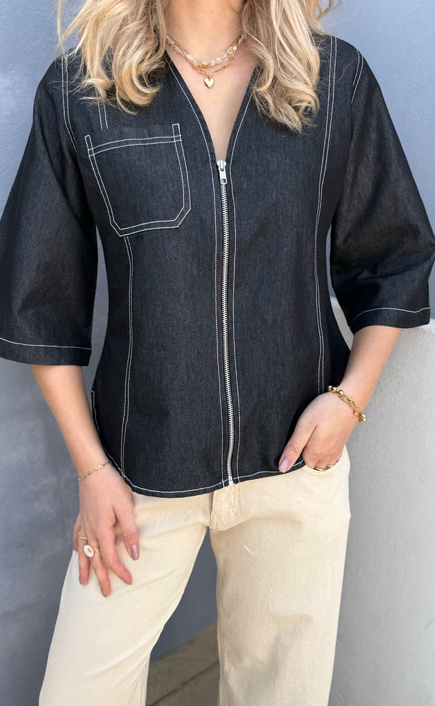 Say INA Copenhagen Bluse - Zenia Zipper - Black Denim