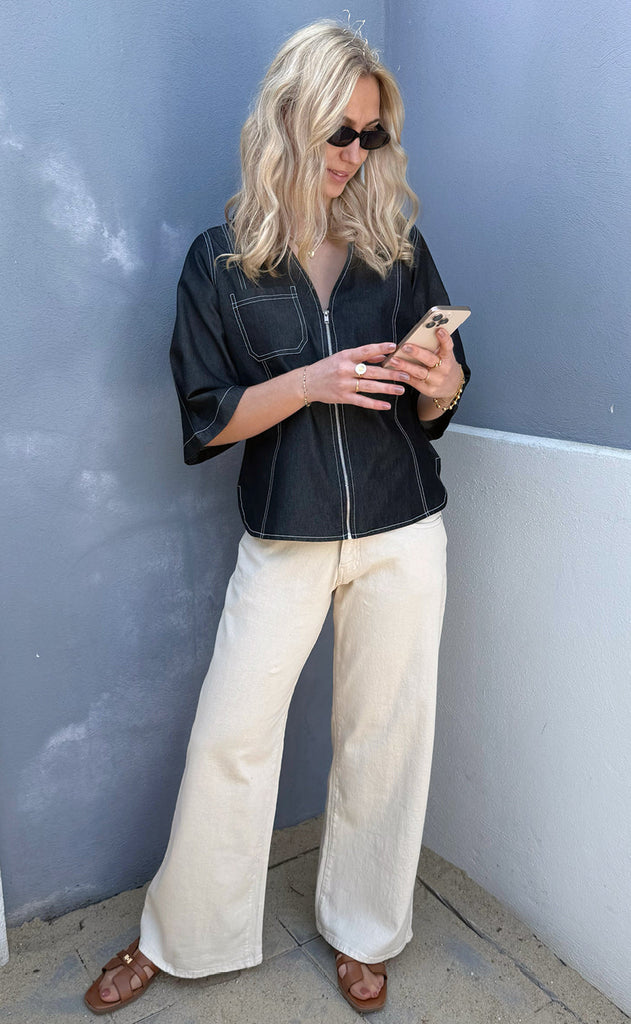 Say INA Copenhagen Bluse - Zenia Zipper - Black Denim