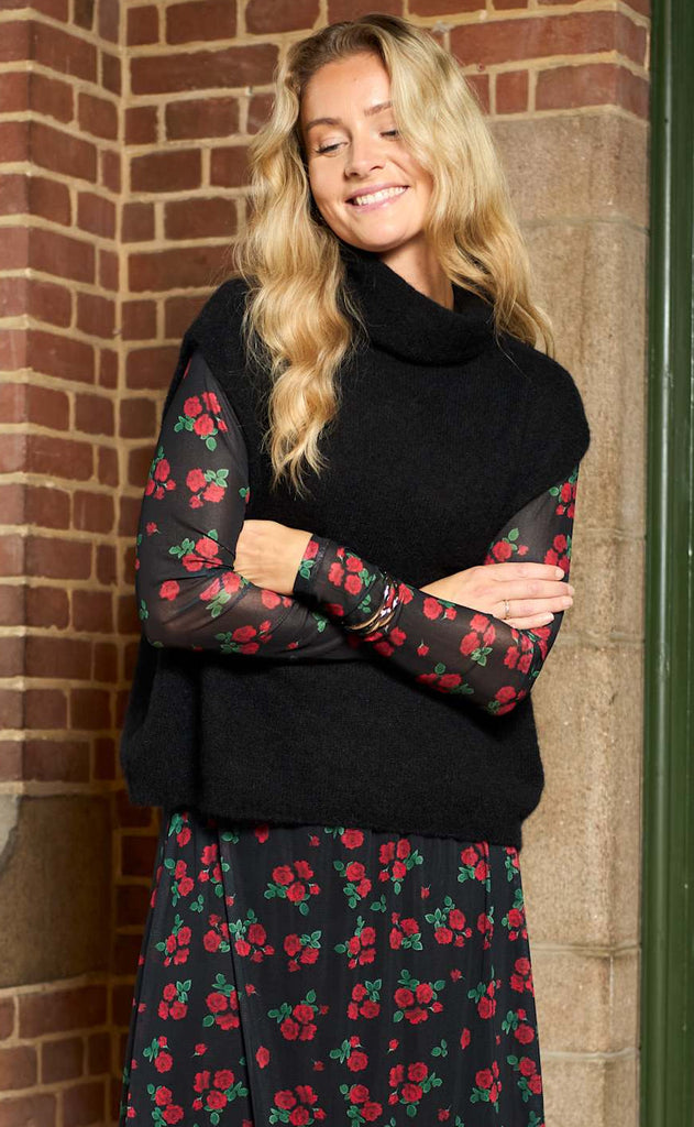 Black Colour Bluse - Annie - Red Flower