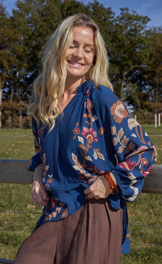 Black Colour Bluse - Marigold - Dk. Blue Flower