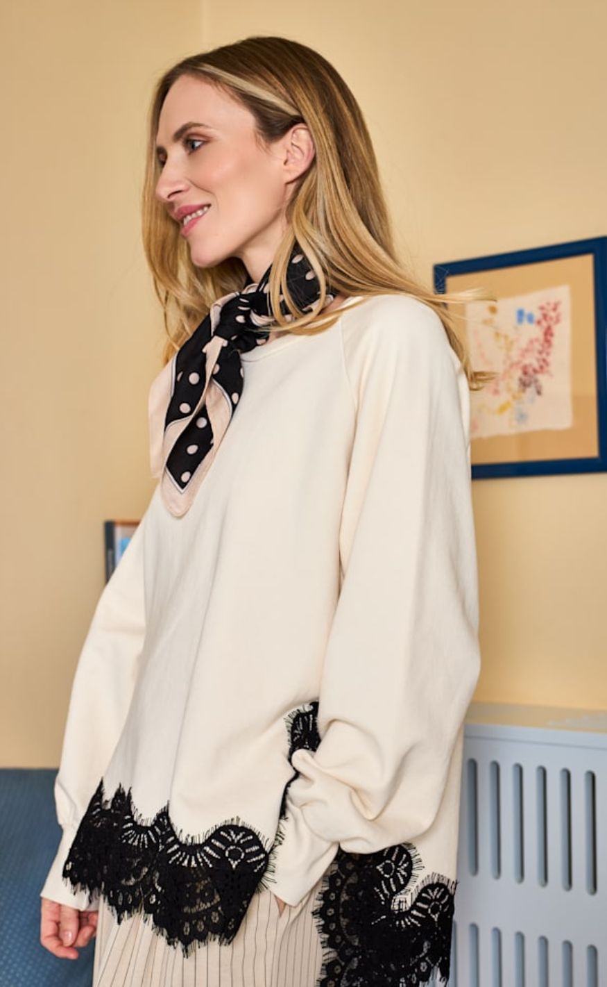 Black Colour Sweatshirt - Evy Lace - Off White
