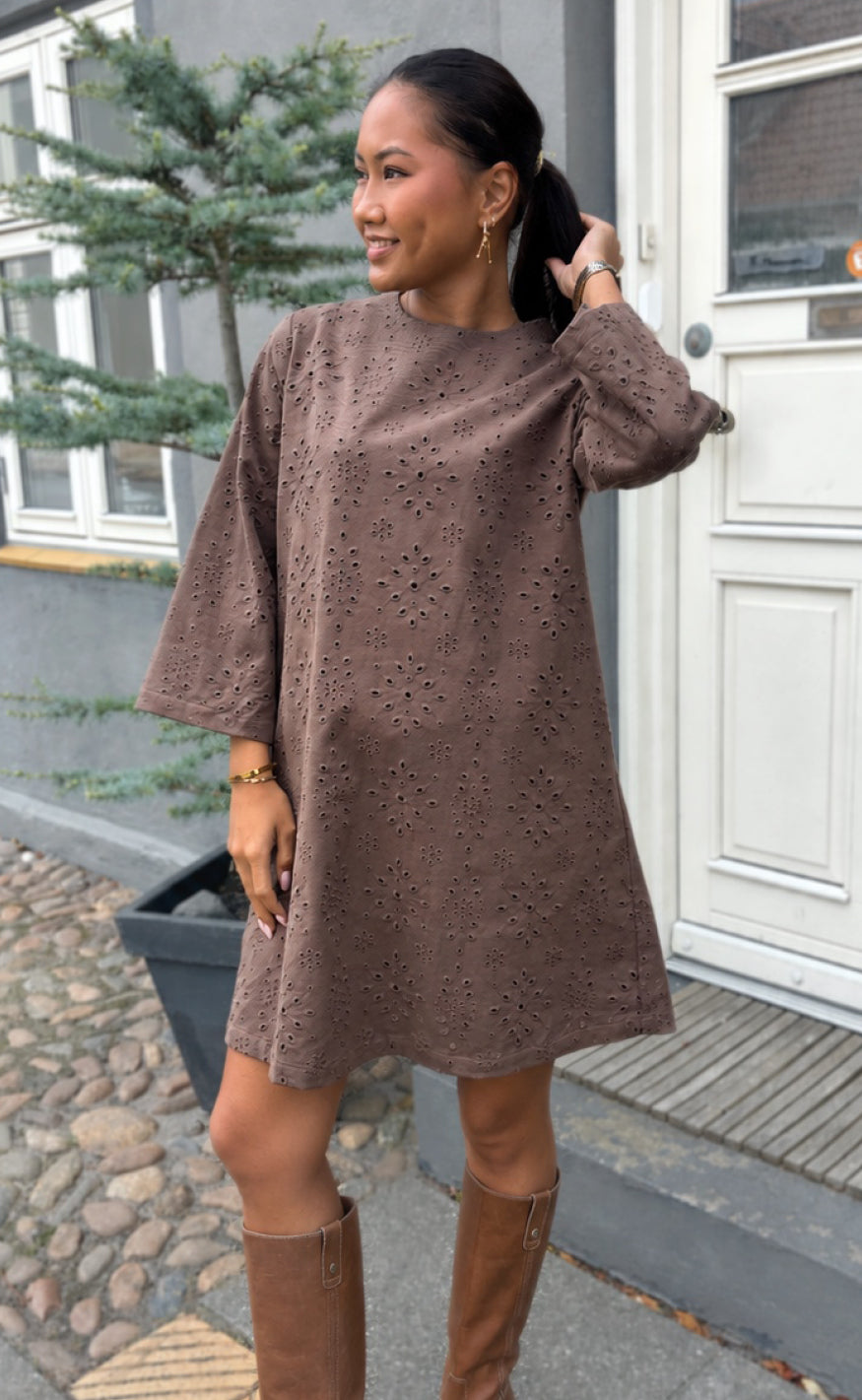 Say INA Copenhagen Kjole - Blake - Brown w. Embroidery