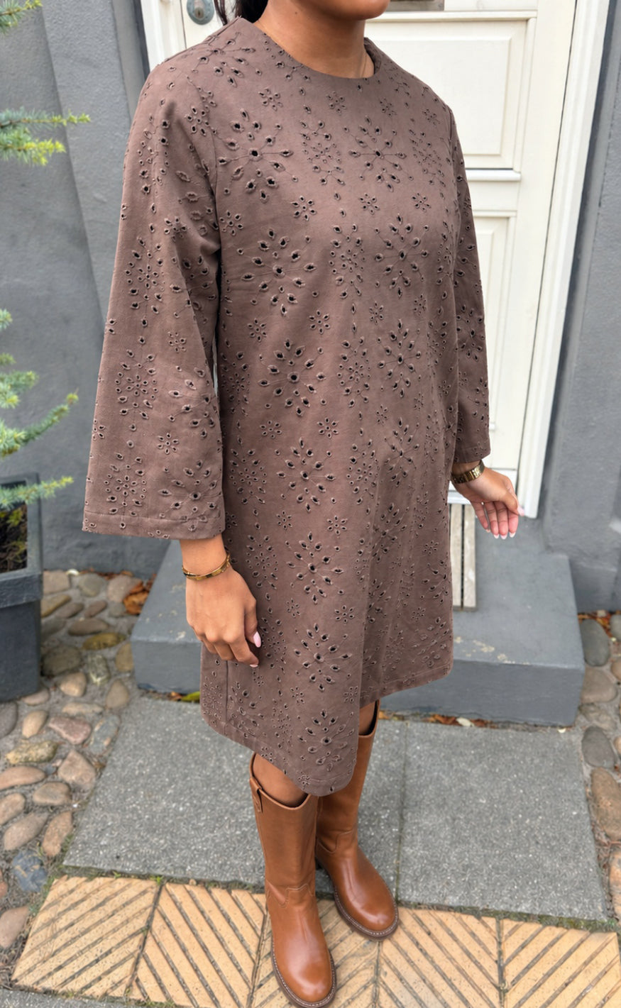 Say INA Copenhagen Kjole - Blake - Brown w. Embroidery