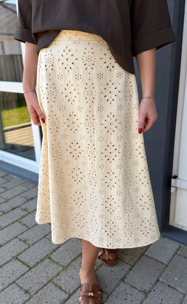 INA Copenhagen Skjørt - Naja - Off White Denim W. Embroidery