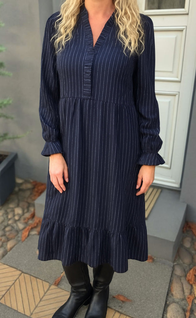 Say INA Copenhagen Kjole - Catja - Navy Blue Pinstripe