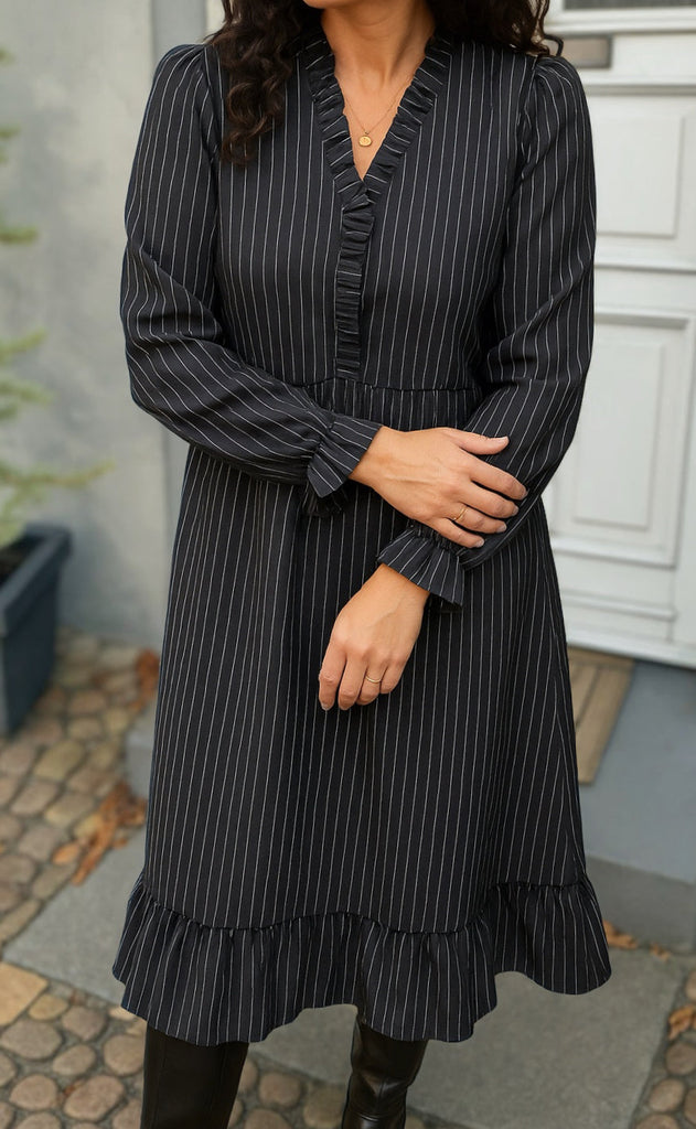 Say INA Copenhagen Kjole - Catja - Black Pinstripe