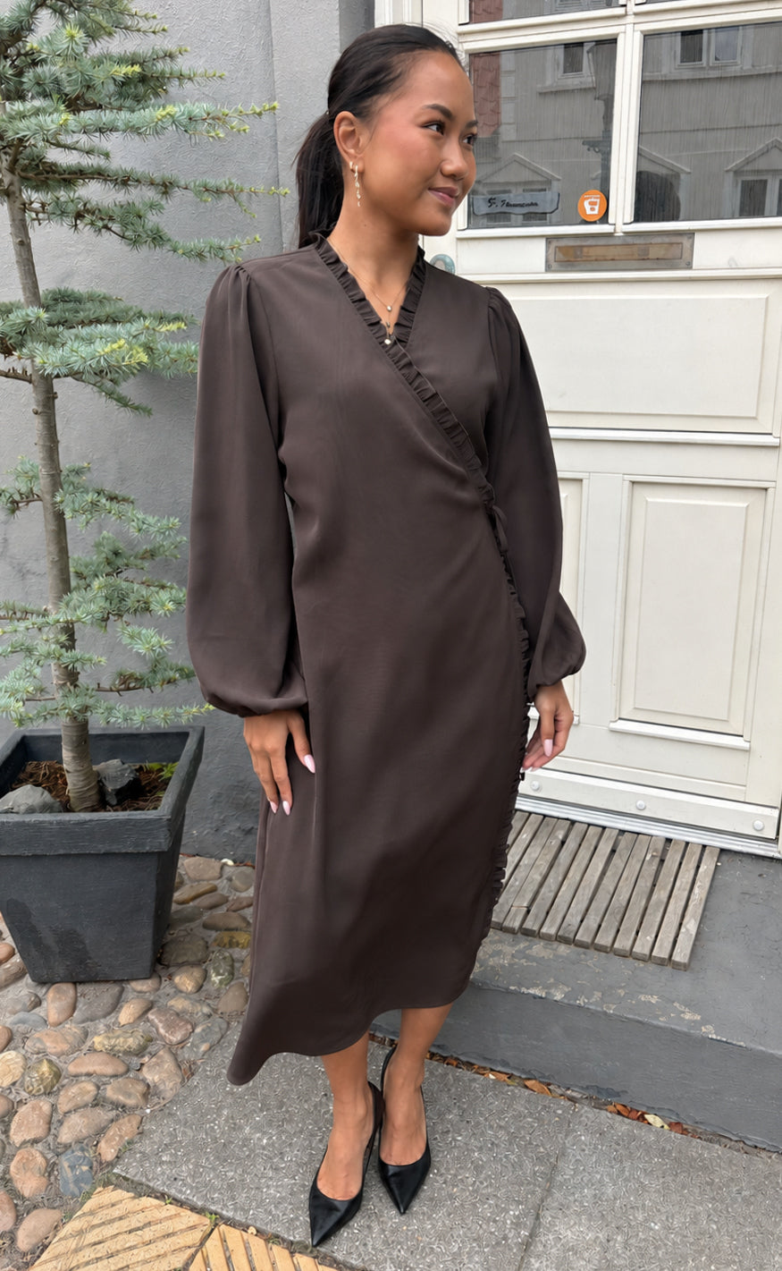 Say INA Copenhagen Kjole - Catja Wrap - Dark Brown