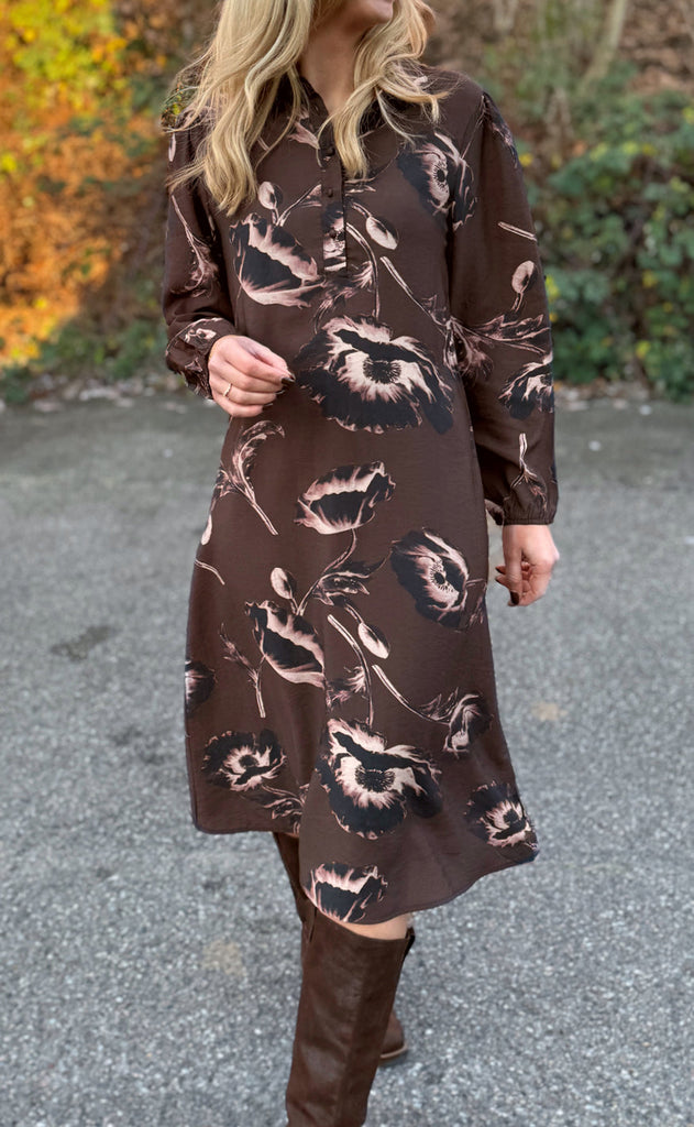Say INA Copenhagen Kjole - Celeste LS - Dark Brown Flowers