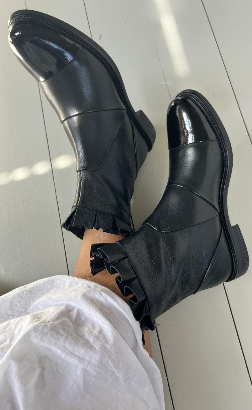 Copenhagen Shoes Støvle - Margaret - Black W/Patent Toe