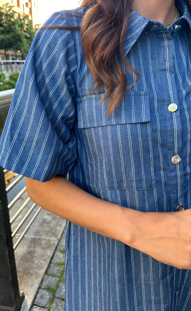 INA Copenhagen Kjole - Sif - Denim Blue Pinstripe