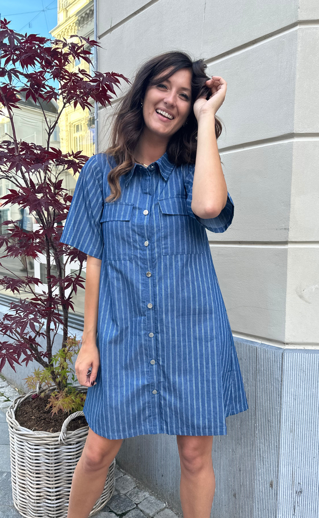 INA Copenhagen Kjole - Sif - Denim Blue Pinstripe