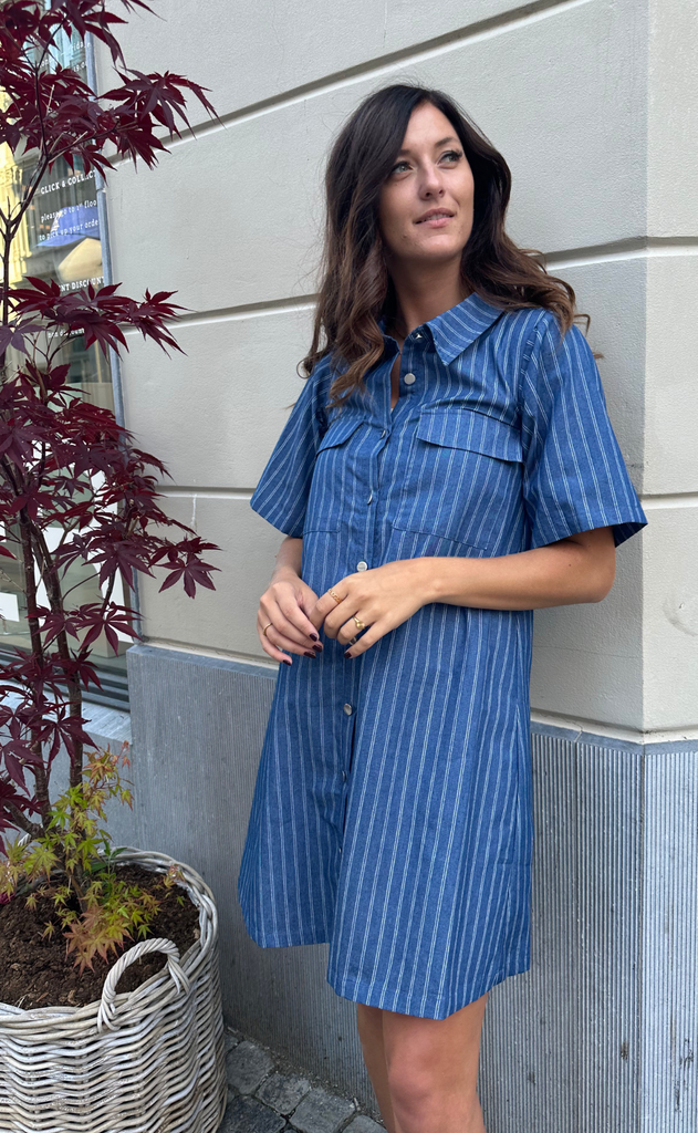 INA Copenhagen Kjole - Sif - Denim Blue Pinstripe