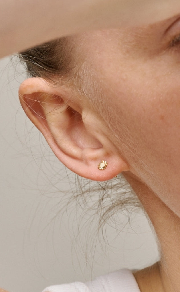 ENAMEL Copenhagen Øreringer - Studs Mini Sunshine - Daisy