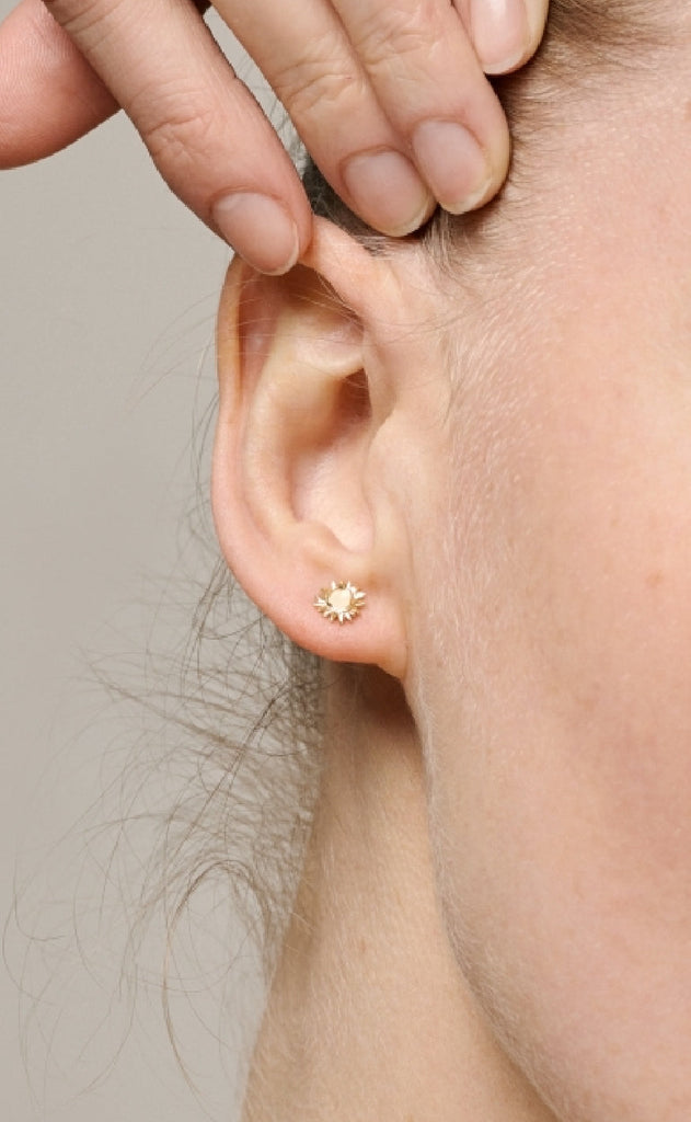 ENAMEL Copenhagen Øreringer - Studs Small Sunshine - Daisy