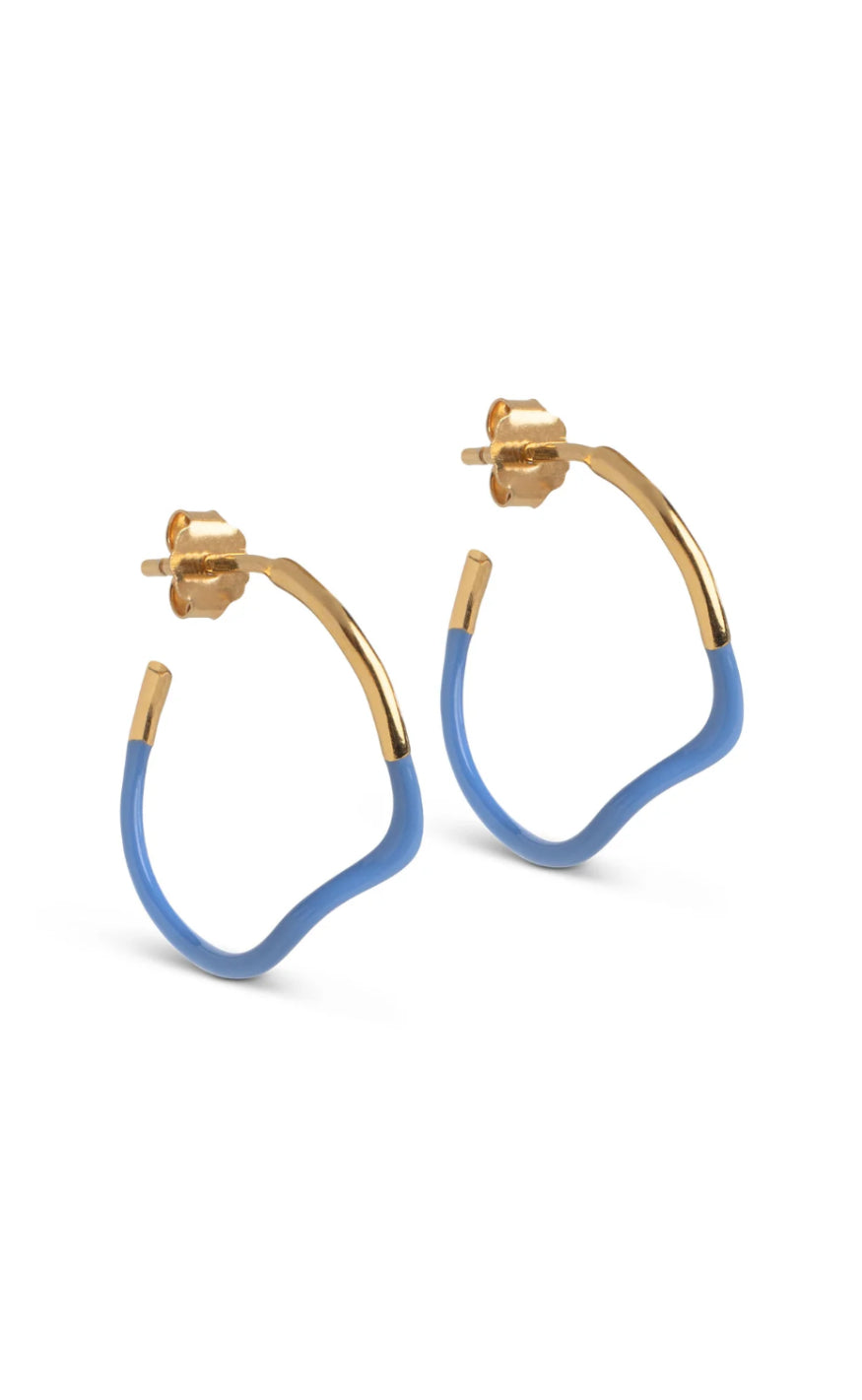ENAMEL Copenhagen Øreringer - Sway - Cornflower
