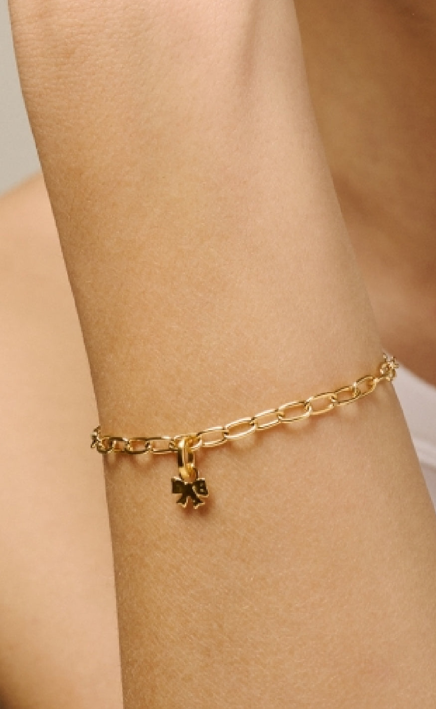 ENAMEL Copenhagen Vedhæng - Baby Bow - Gold Colour