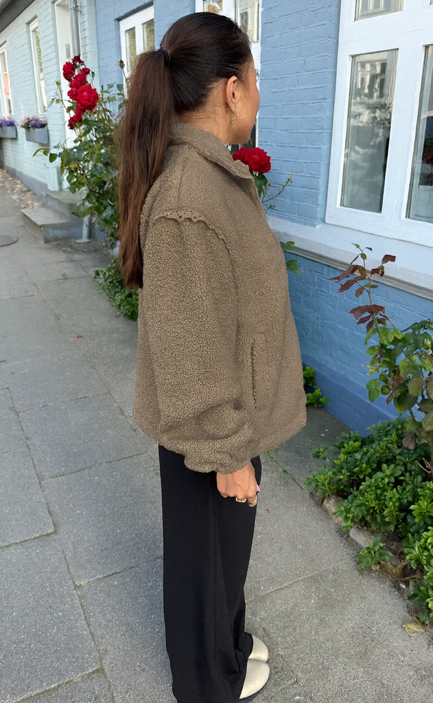 Say INA Copenhagen Fleece Jakke - Fia - Taupe