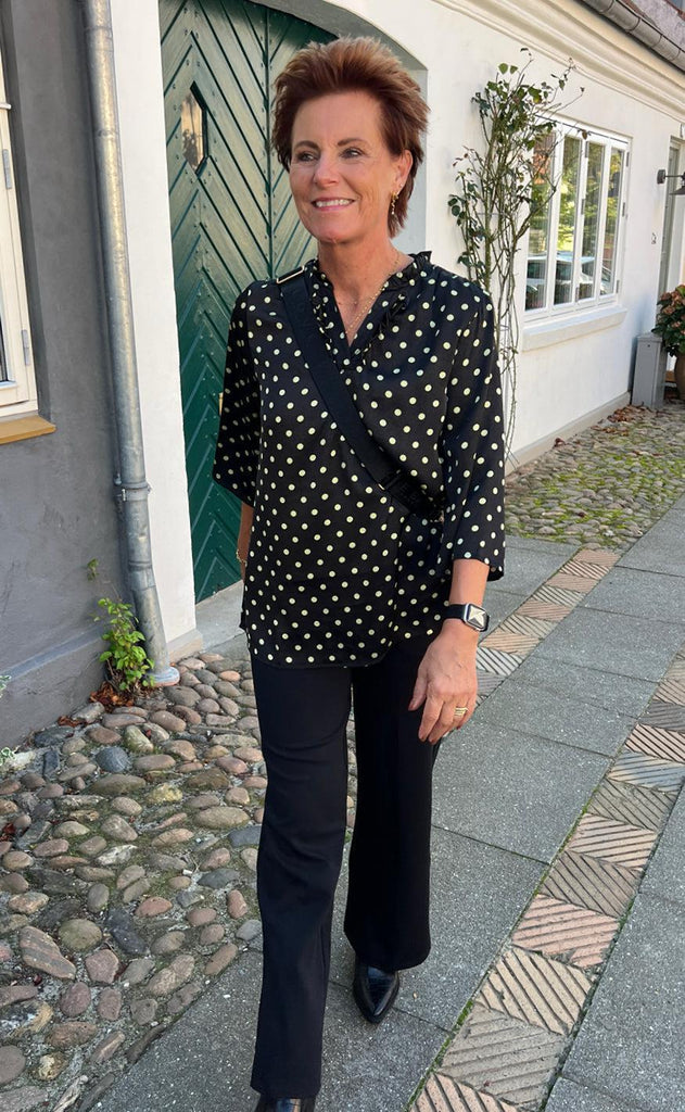 INA Copenhagen Bluse - Datia - Black W. Green Dots