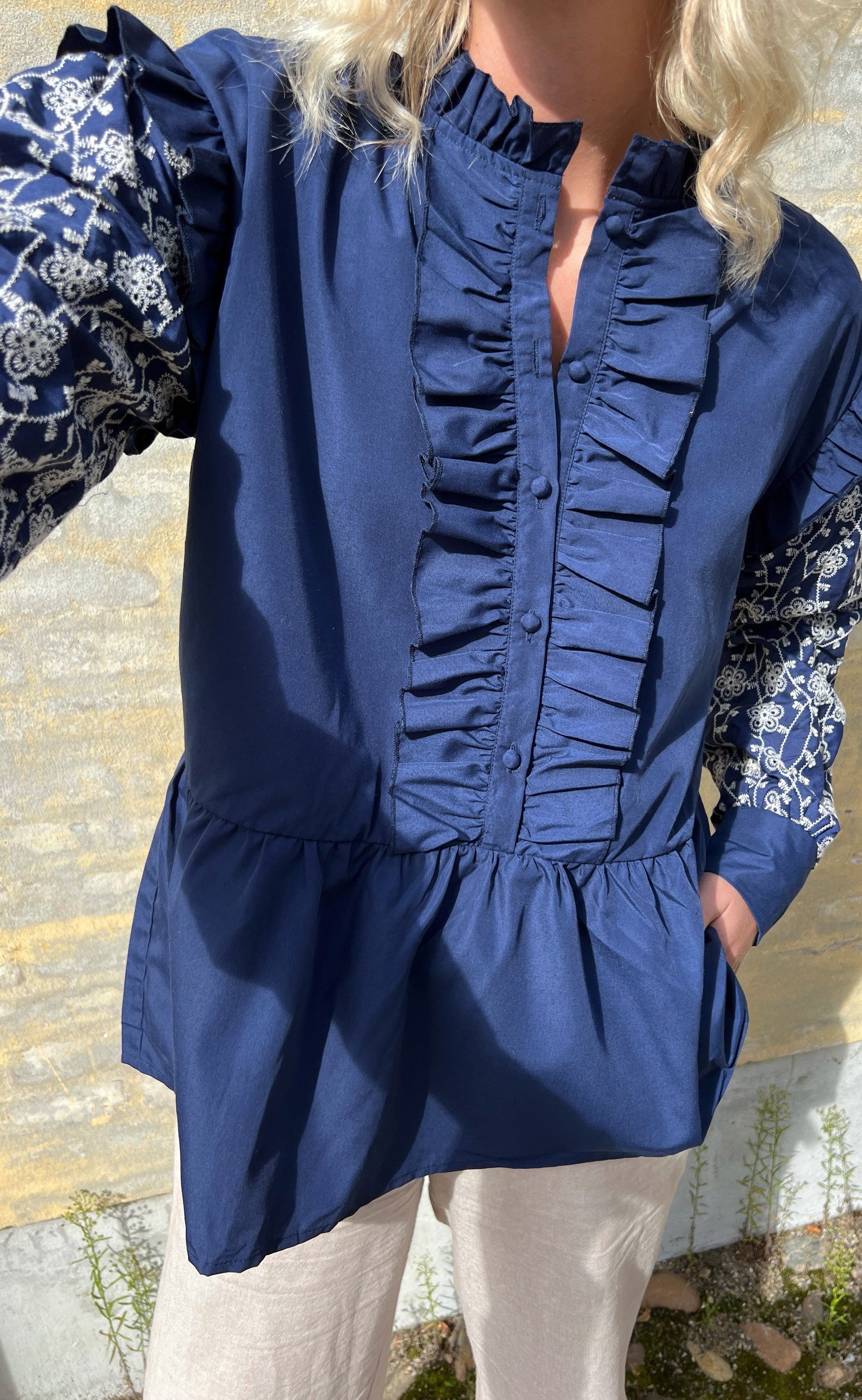 INA Copenhagen Bluse - Emily Broderi - Navy Blue / White