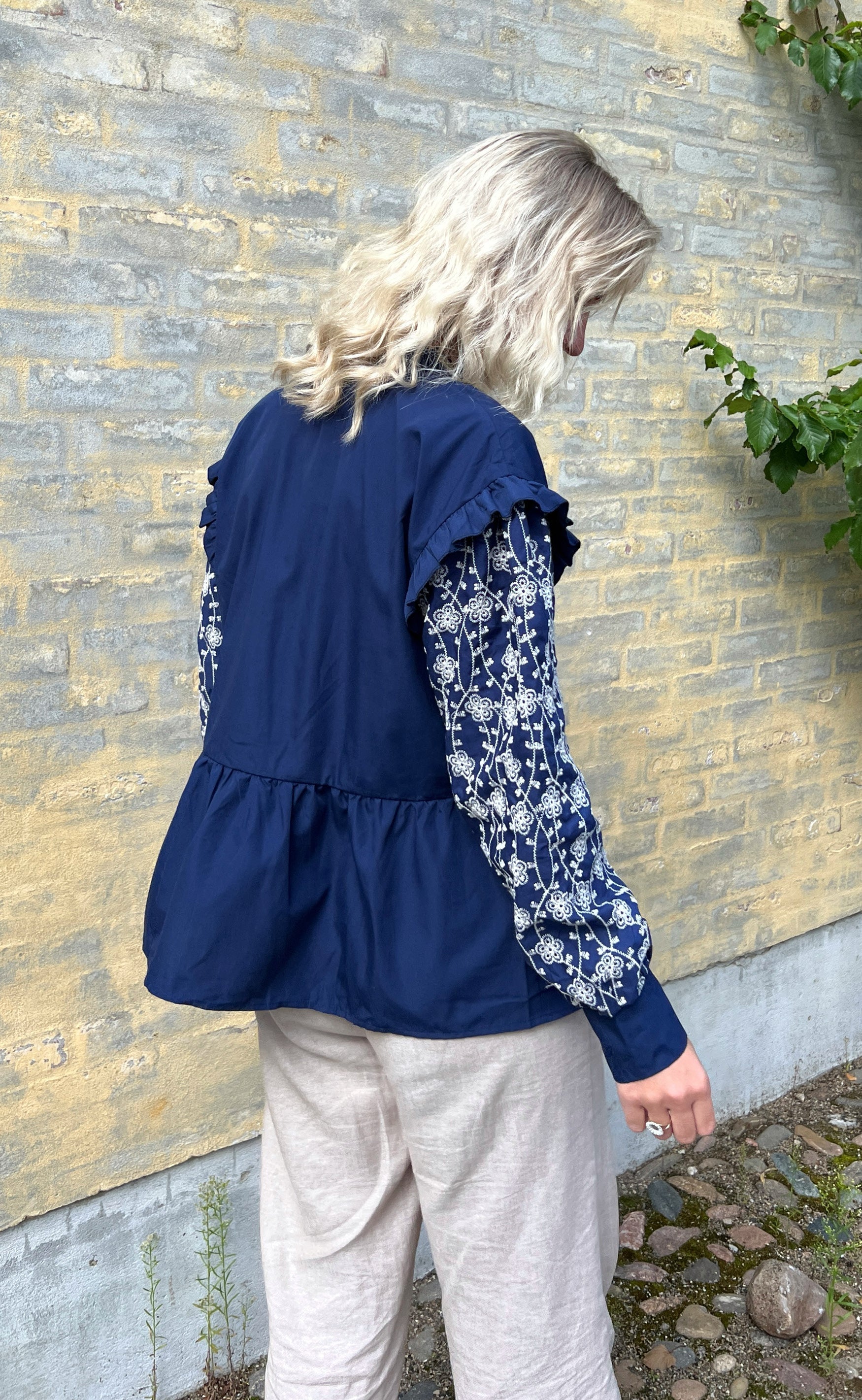 INA Copenhagen Bluse - Emily Broderi - Navy Blue / White