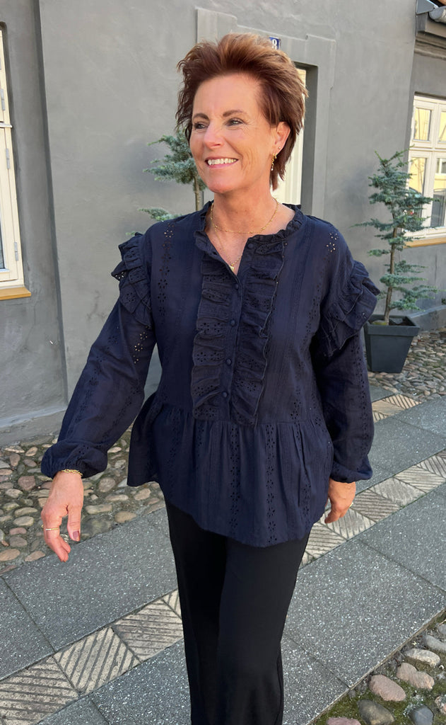 INA Copenhagen Bluse - Frida - Navy Blue Broderie Anglaise