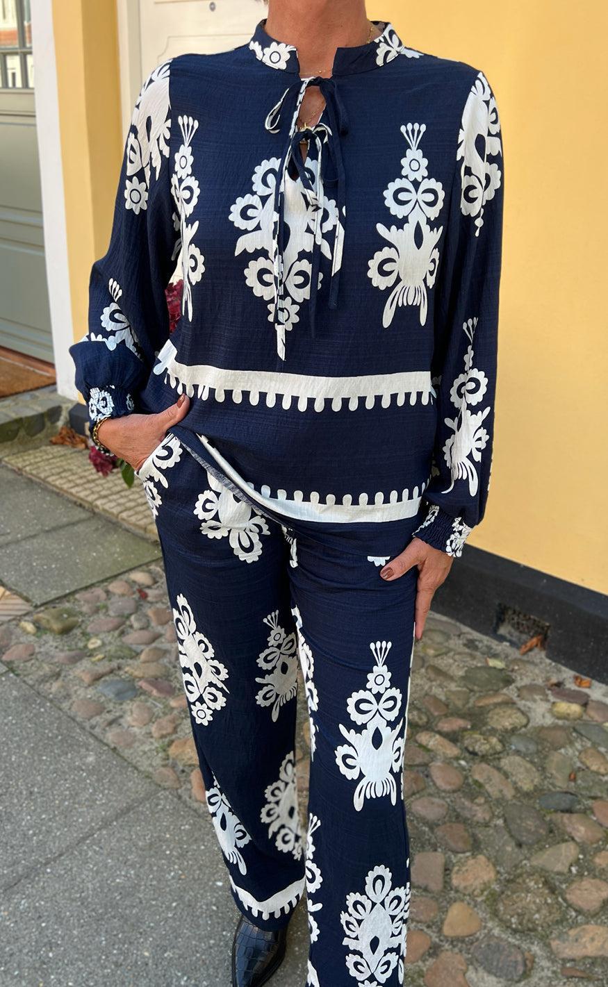 INA Copenhagen Bluse - Tora - Navy Blue Paisley