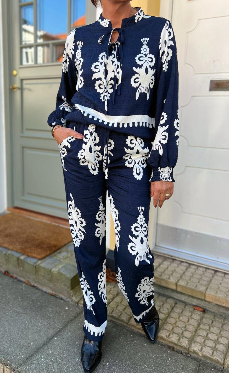 INA Copenhagen Bukser - Tora - Navy Blue Paisley