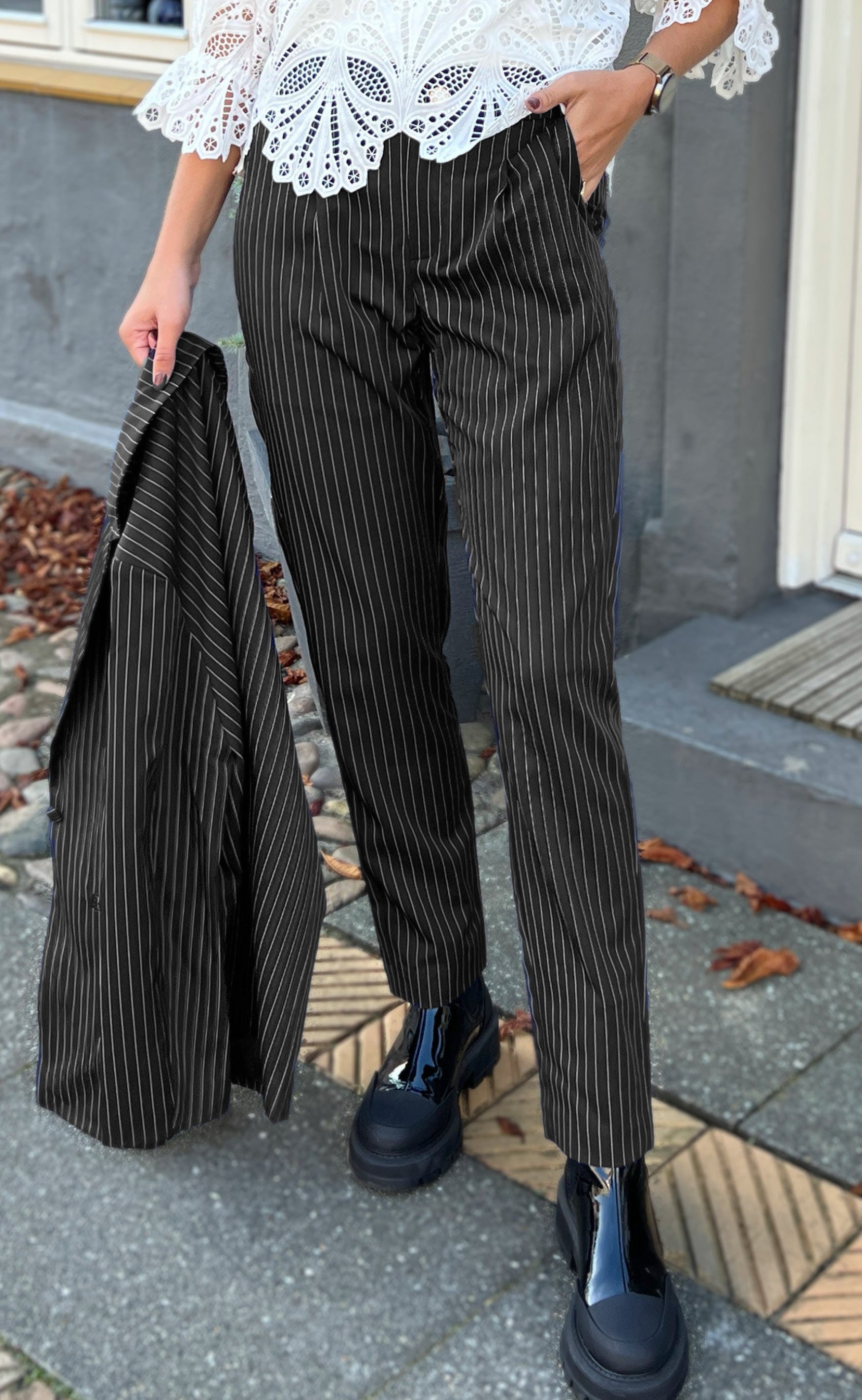 INA Copenhagen Bukser - Zoey Straight - Black Pinstripe