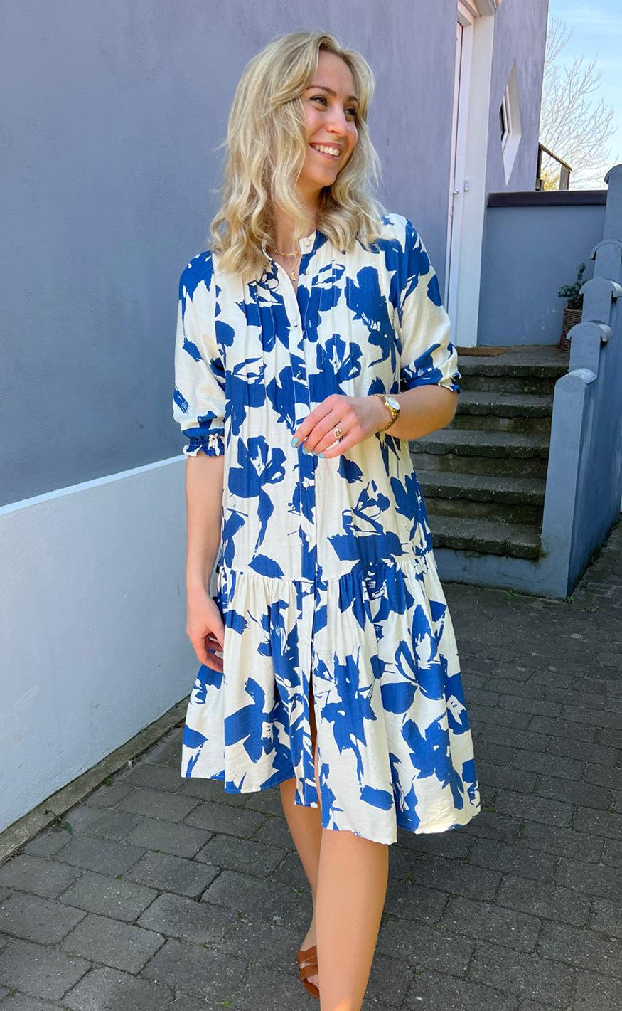INA Copenhagen Kjole - Anja - White / Blue Flower