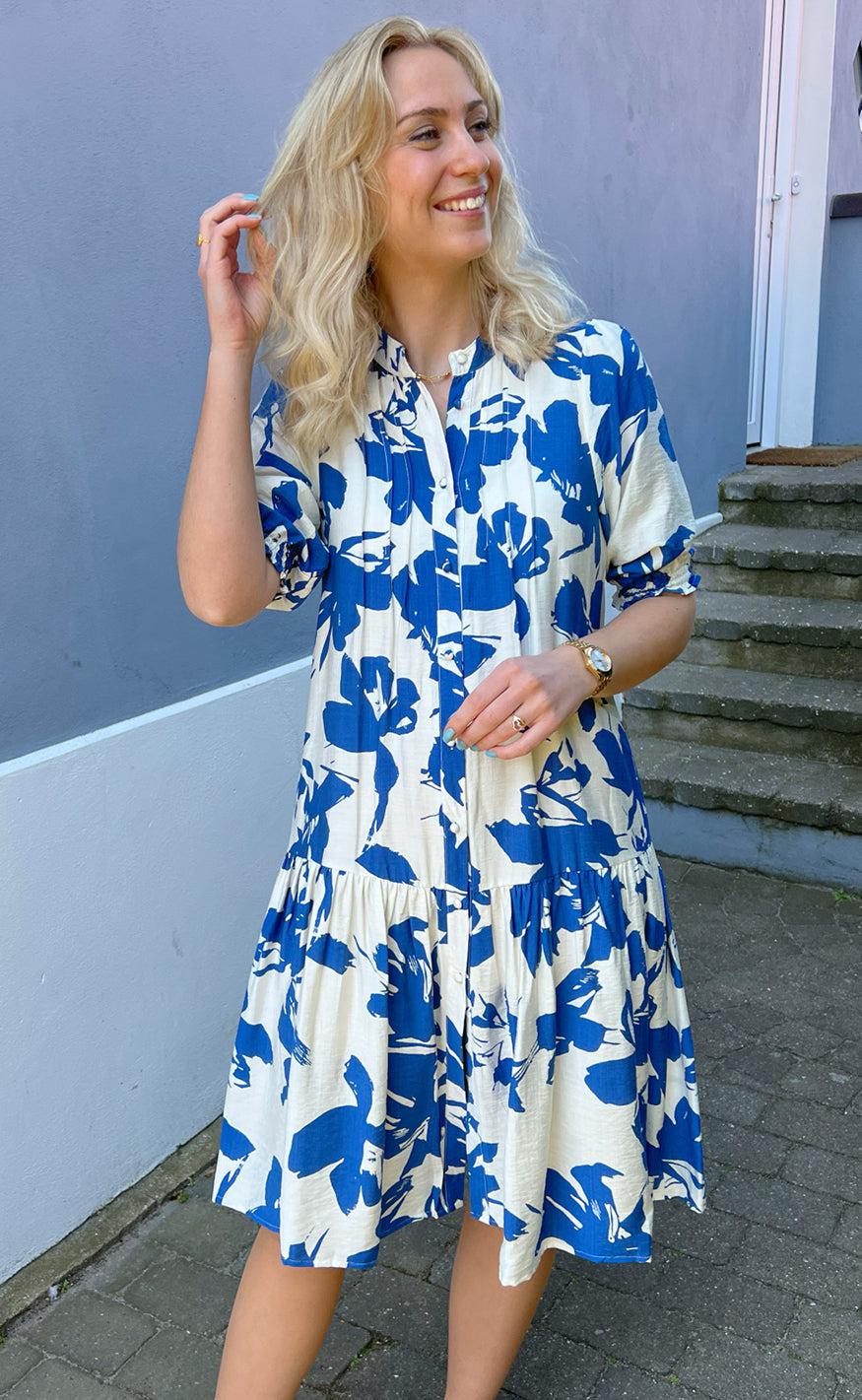 INA Copenhagen Kjole - Anja - White / Blue Flower
