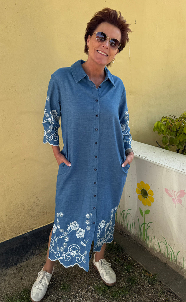 INA Copenhagen Kjole - Debbie - Light Blue W. Embroidery