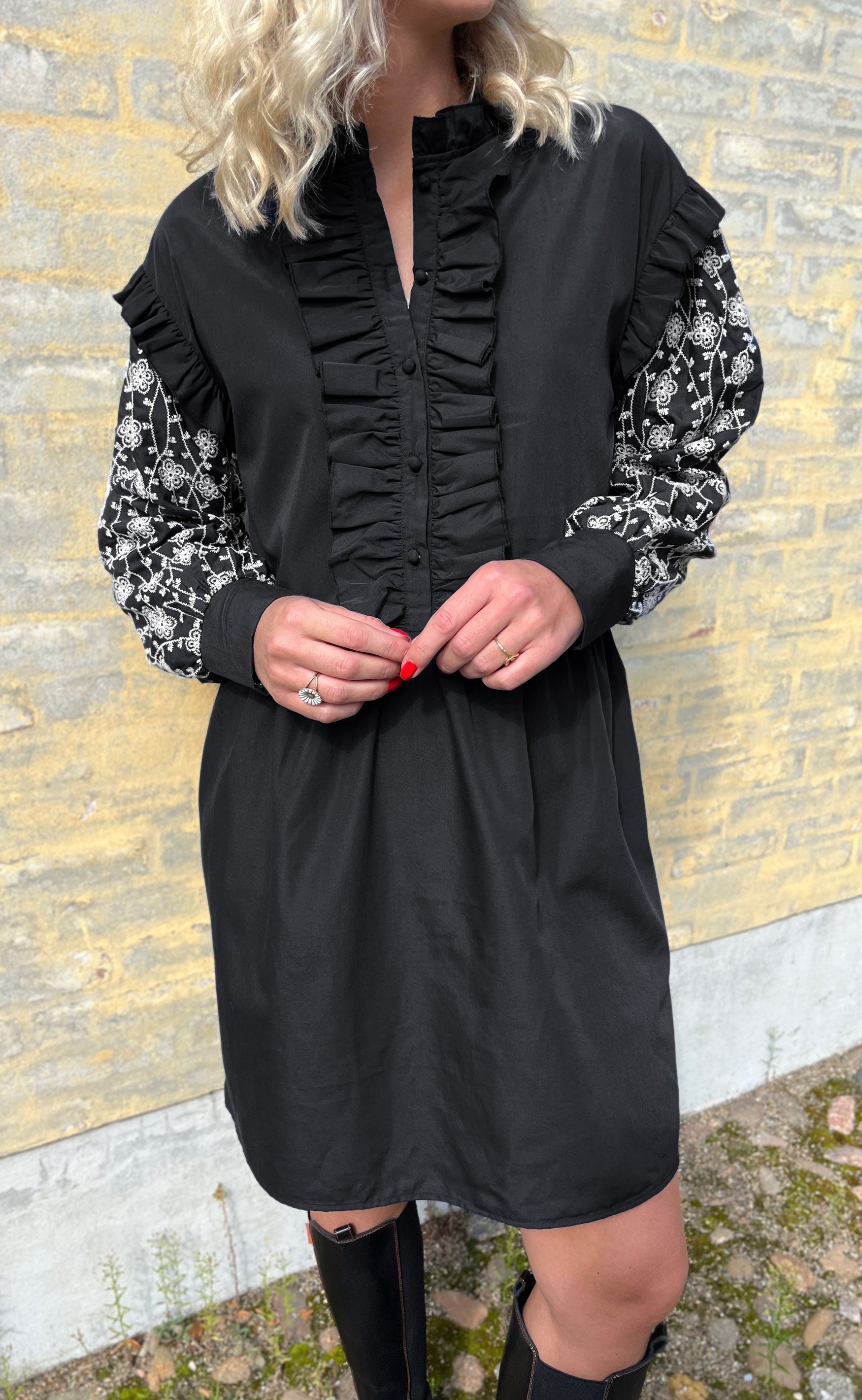 INA Copenhagen Kjole - Emily Broderi - Black / White