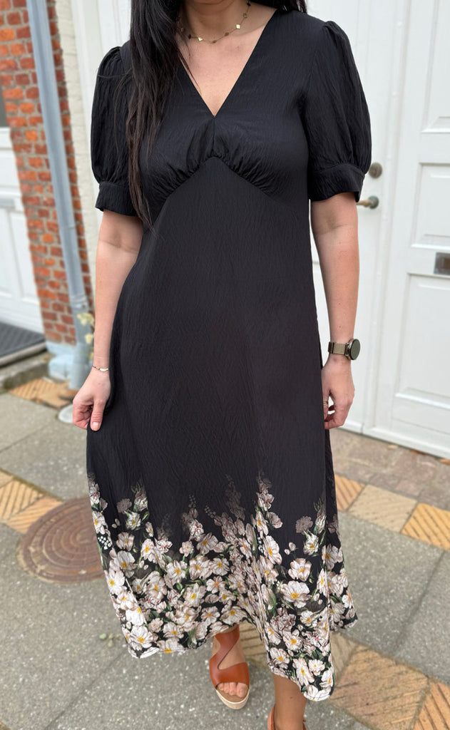 INA Copenhagen Kjole - Mirabelle - Black W. Flowers