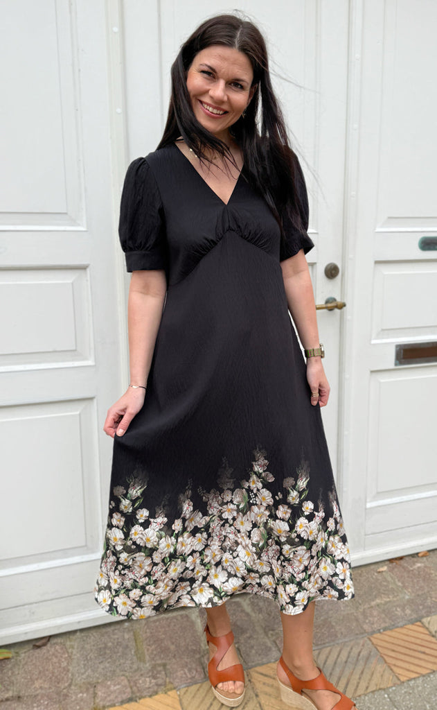 INA Copenhagen Kjole - Mirabelle - Black W. Flowers