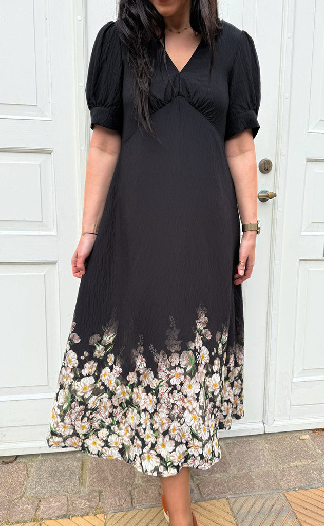INA Copenhagen Kjole - Mirabelle - Black W. Flowers