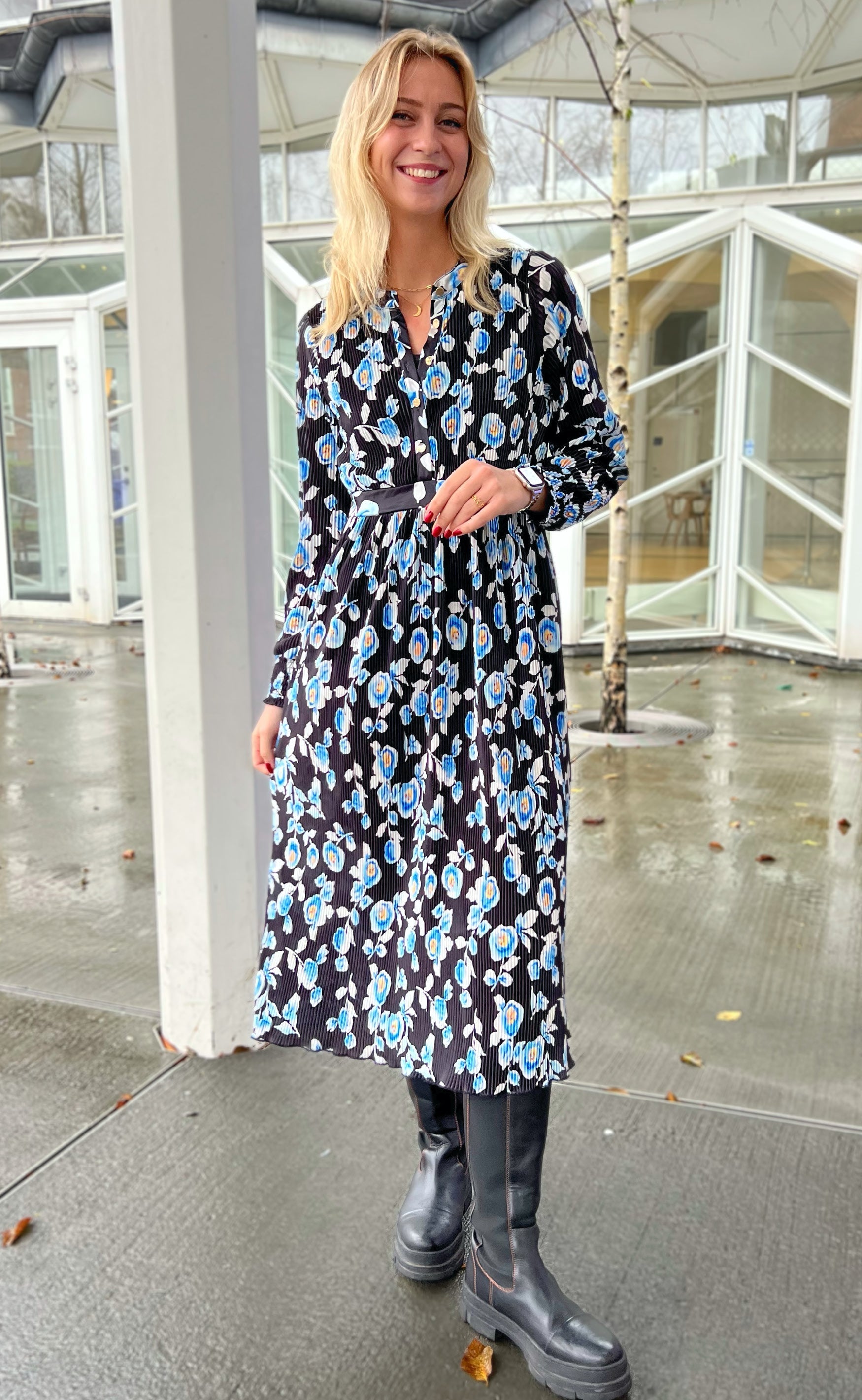INA Copenhagen Kjole - Olivia - Black/Blue Flower
