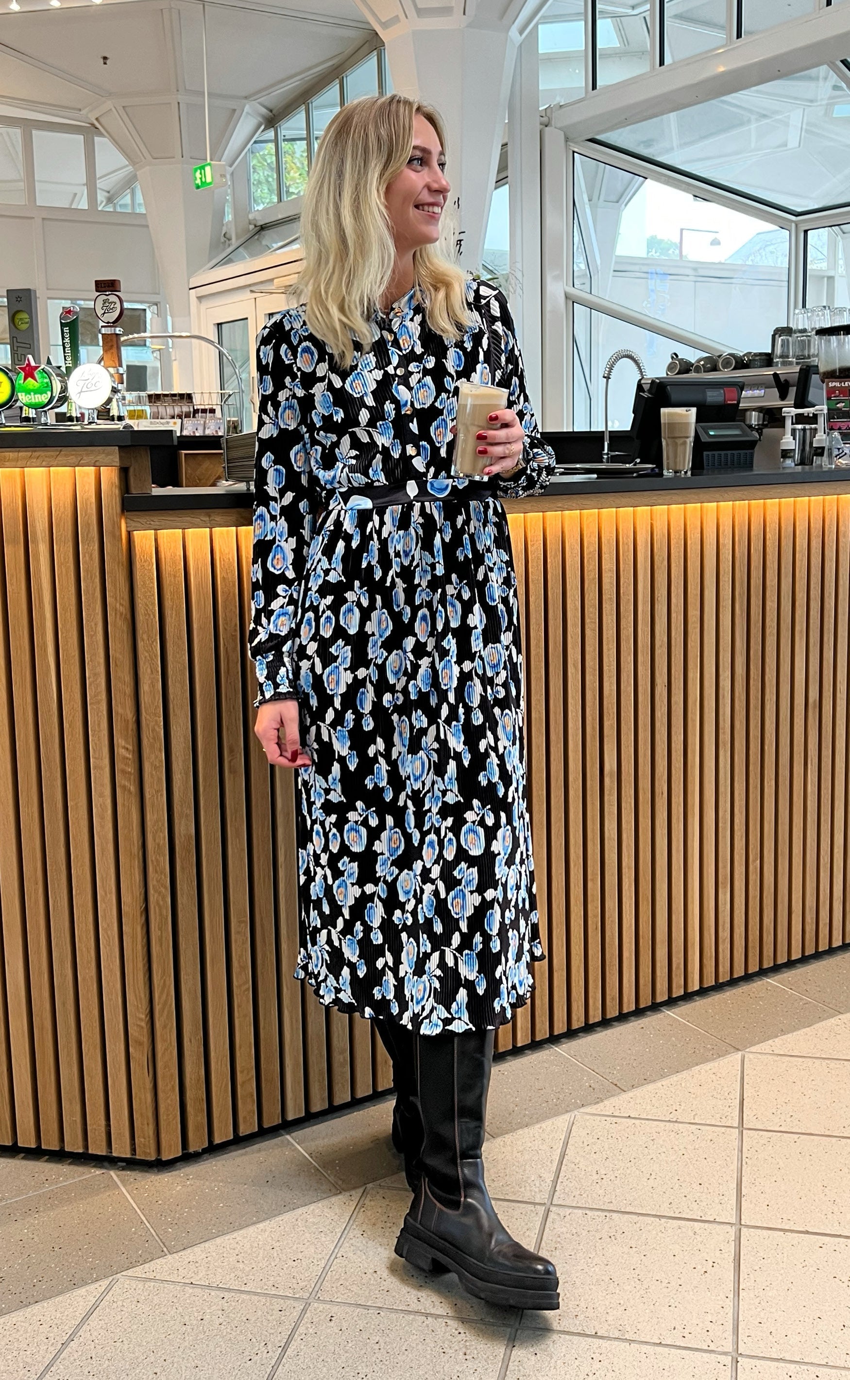 INA Copenhagen Kjole - Olivia - Black/Blue Flower