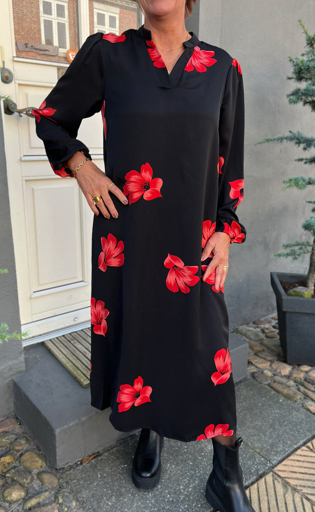 INA Copenhagen Kjole - Tia - Black W. Red Flowers