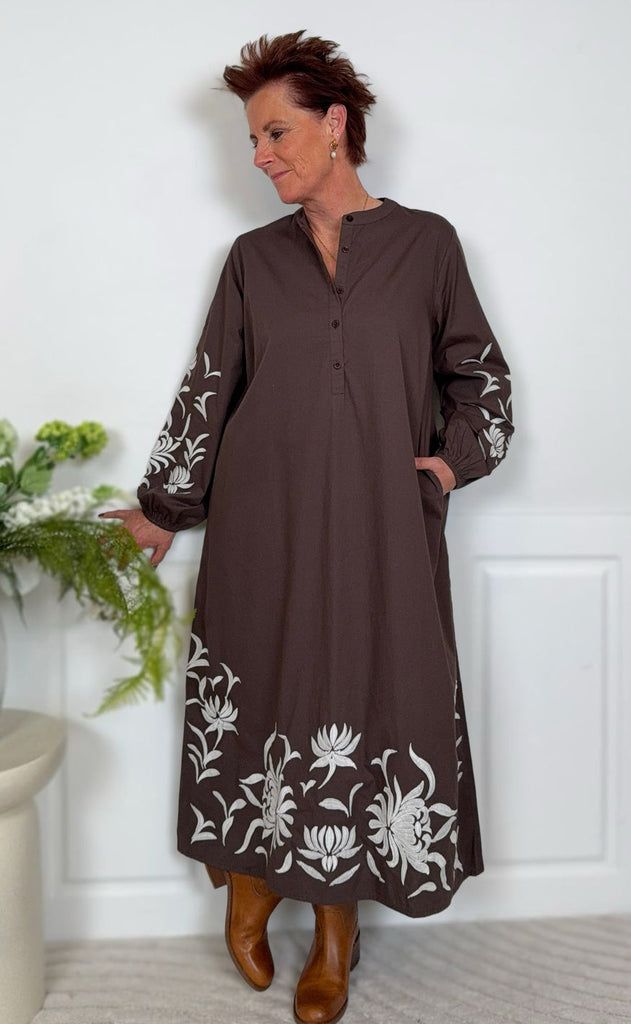 INA Copenhagen Kjole - Tilde Long - Chocolate Brown W. Embroidery