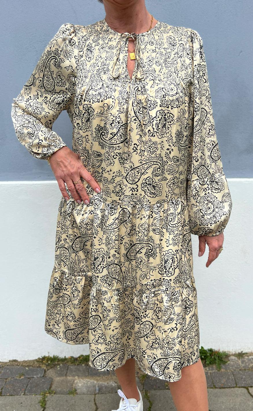 INA Copenhagen Kjole - Vanessa - Creme / Black Paisley