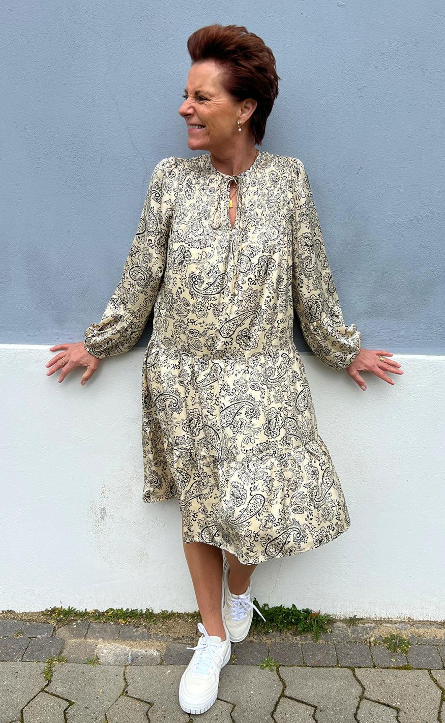 INA Copenhagen Kjole - Vanessa - Creme / Black Paisley