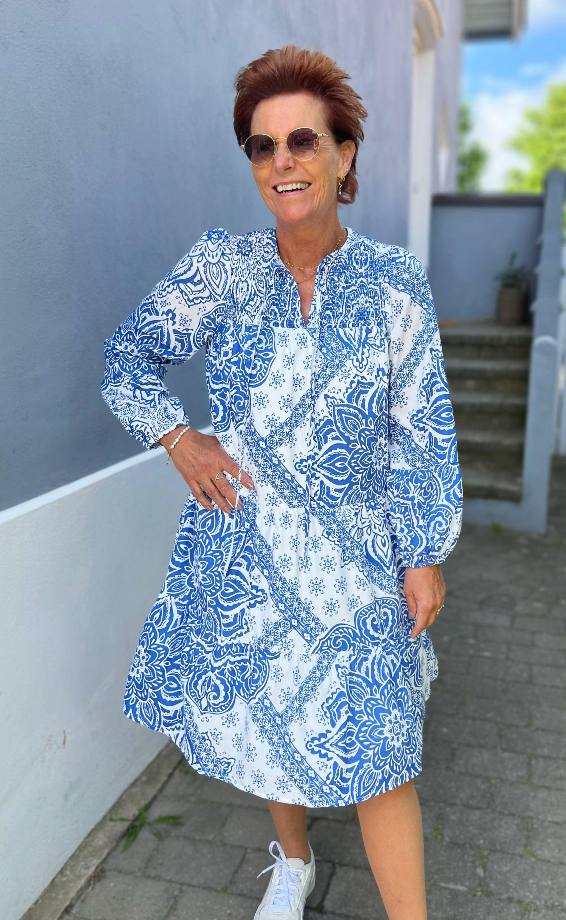 INA Copenhagen Kjole - Vanessa - White / Blue Paisley