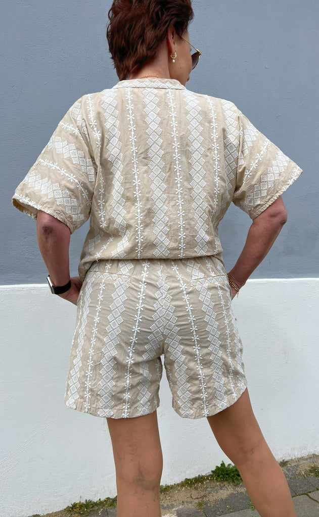 INA Copenhagen Shorts - Erica - Camel/White Embroidery