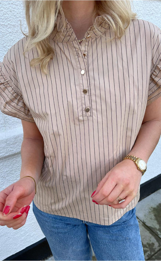 INA Copenhagen Topp - Mandy - Beige Pinstripe